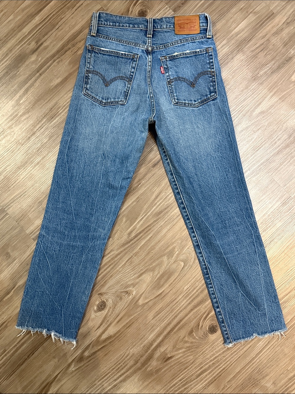 Levi’s Wedgie Straight Jeans 25 Lasting Impression Distressed Raw Hem $98 - Picture 5 of 13